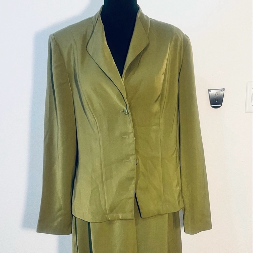 2 piece skirt suit